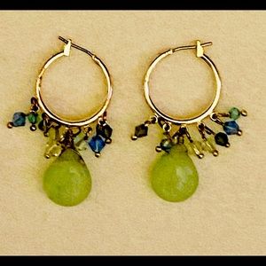 You will LOVE these green stone earrings adorned with tiny green stones💕